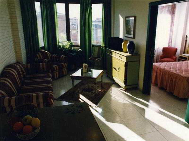 Camparan Suites Льєйда Екстер'єр фото